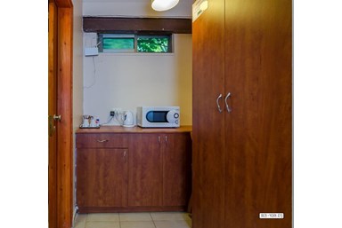 מול היער  - חדר אלון ודקל