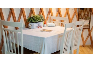 זהר בדשא - יורט - יחידת אירוח מונגולית