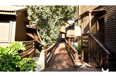 אחוזת ברש - מתחם החצר והבריכה