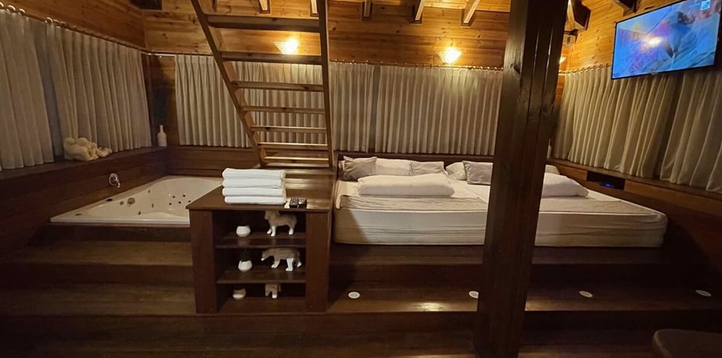 אחוזת ברש סוויטת עץ (3).jpg