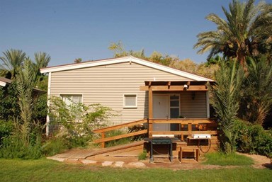 בקתה בערבה - חצר הצימרים