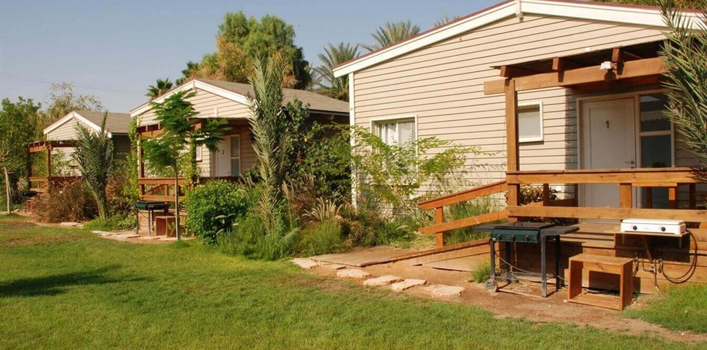 בקתה בערבה החצר (9).JPG