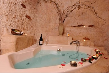 הפירמידה - המערות