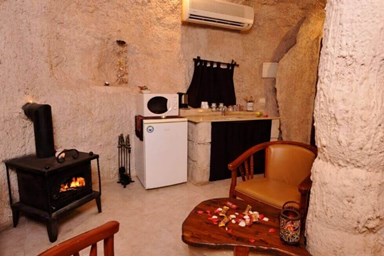 הפירמידה - המערות