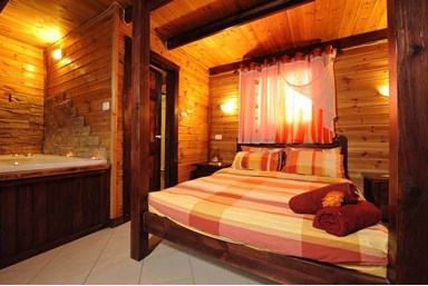 אלוני חן - בקתת ארז