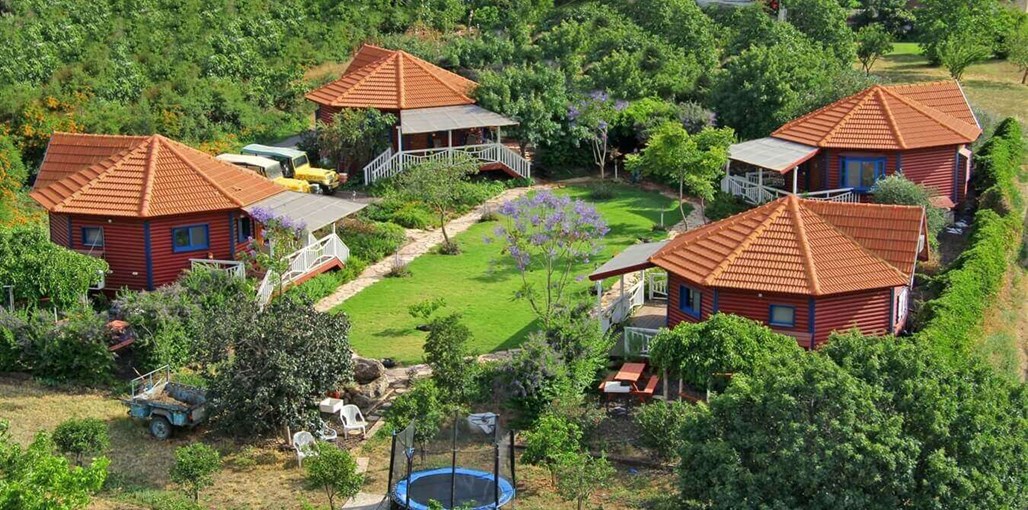 צימר בגבעה החצר והנוף (4).JPG