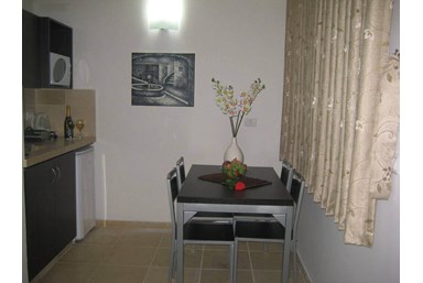 סוויטות לונה דה מונטה - נס הרים - החצר והנוף