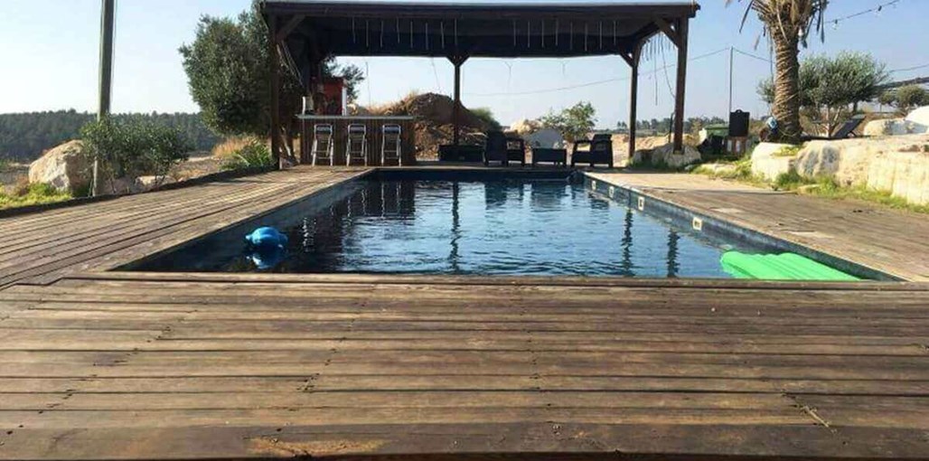 נופי אוריה נופי אוריה - הבריכה והחצר (7).jpg