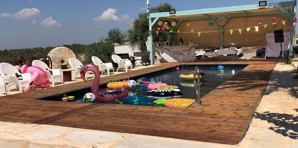 נופי אוריה נופי אוריה - הבריכה והחצר (1).jpg