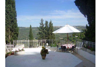 אברהמי נוף האגם - בית האבן