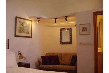 אברהמי נוף האגם - בית האבן