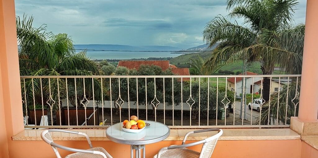 זריחה בכנרת סוויטה 1 (1).jpg