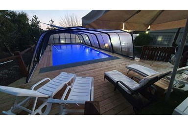 מרגנית בגליל - הבריכה והחצר