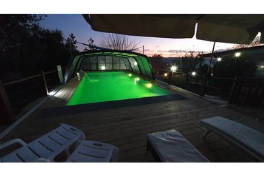 מרגנית בגליל - הבריכה והחצר