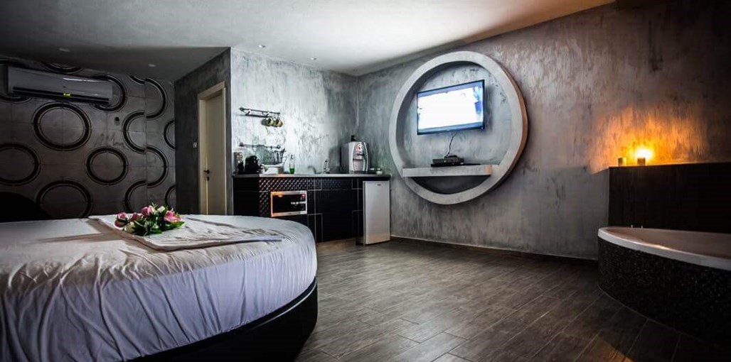 לאונצ'ו שחור (1).jpg