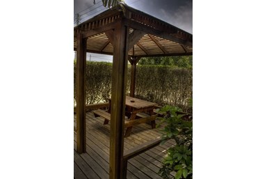 זוהר של זיכרונות - החצר והנוף 