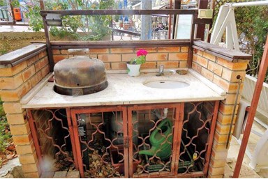 אמוניט - חצר ונוף