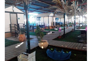 החווה של אדם  - המטבח המשותף והחצר