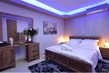 אביב הצפון - הסוויטות