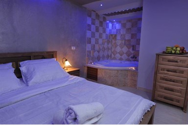 אביב הצפון - הסוויטות