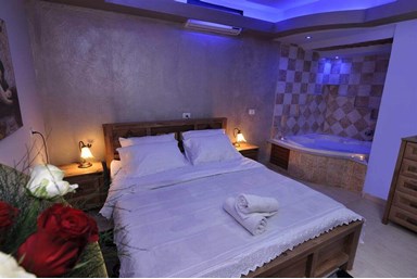 אביב הצפון - הסוויטות