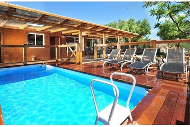 שוויצריה בגליל - הבריכה