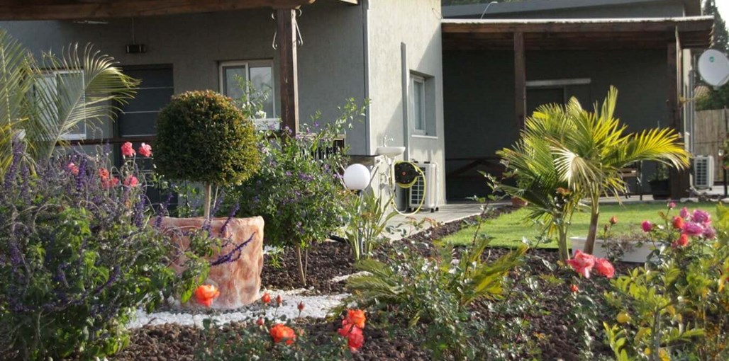 מול הצבר חצר הצימרים (1).JPG