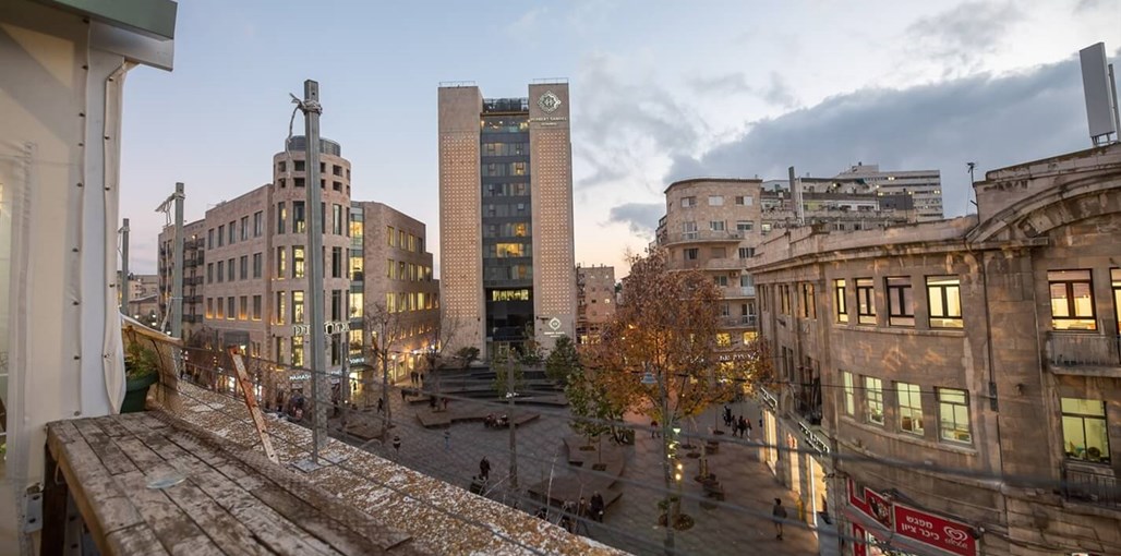 ג'רוזלם הוסטל - Jerusalem Hostel מרפסת (2).jpg