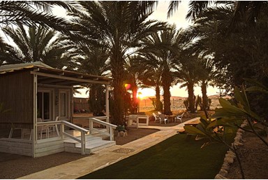 שקותאי בערבה - החצר והנוף 