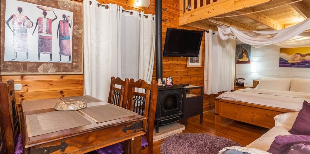 בקתות גבי בקצה היער הסוויטה הסגולה 5.jpg