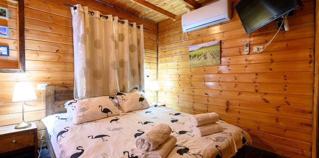 בקתות בצל הגפן פנים (12).jpg