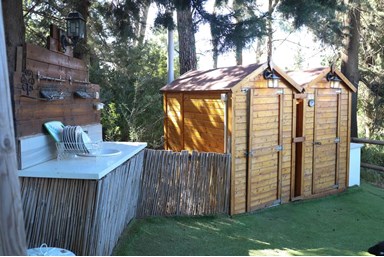 חלום בגורן - החצר והבריכה