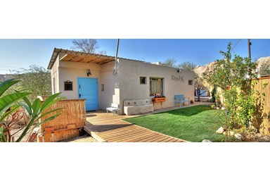 אתנחתא - מה בחצר ובסביבה