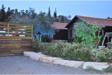 בקתות בצל הזית