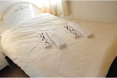 בקתות בצל הזית