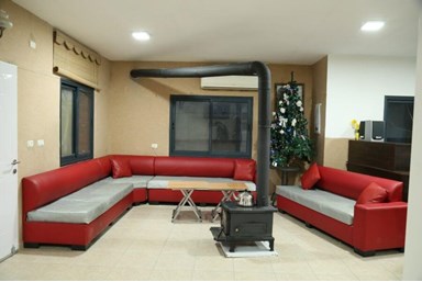 אירוח האציל בחרמון - החצר והטרקלין