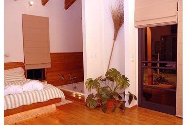 עין חרוד - סוויטות ובקתות עץ - סוויטות אירוס לזוגות