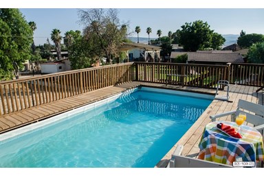 דרור בתבור - בריכת השחיה