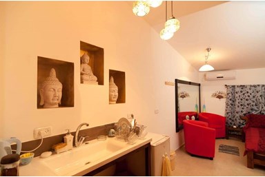 משק 75 - חדר אירוח - יפן