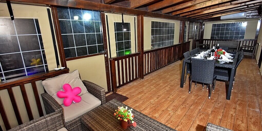 אחוזת הפרח בגני החצר והבריכה (8).JPG