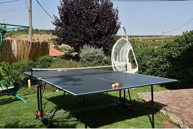 אחוזת הפרח בגני - החצר והבריכה