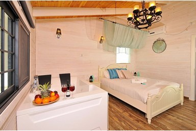 אחוזת כינורות  - בקתות העץ