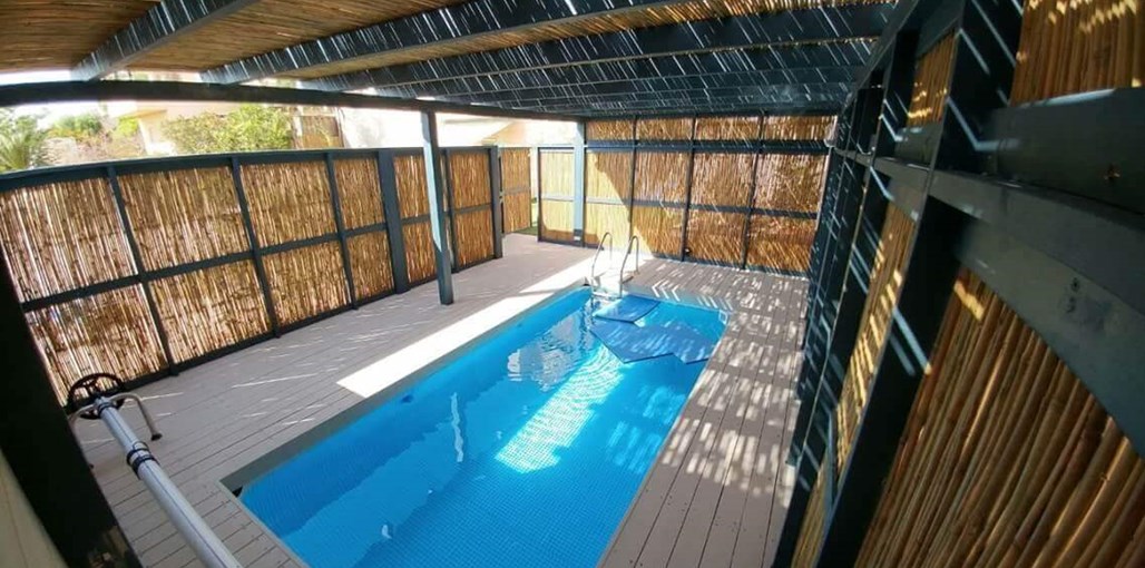 שירת המדבר יריחו הבריכה והחצר (2).jpg