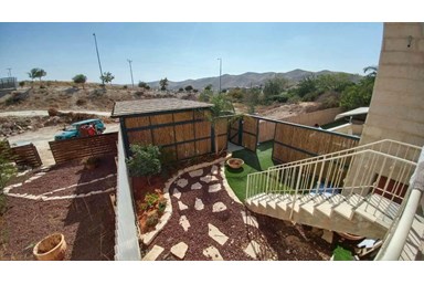 שירת המדבר יריחו - הבריכה והחצר