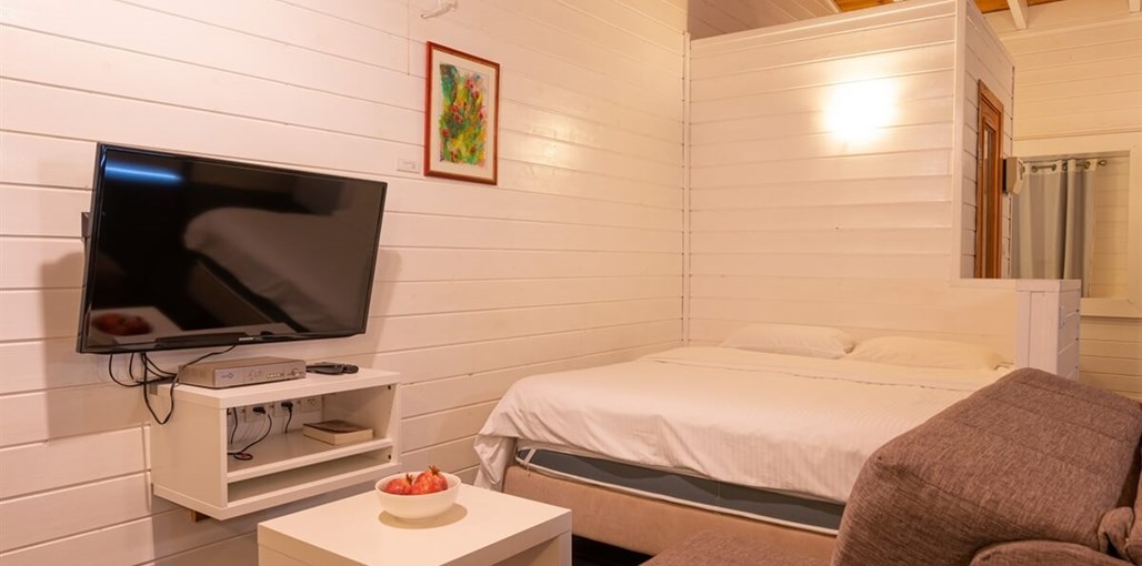 אי שם הבקתה הזוגית (5).jpg