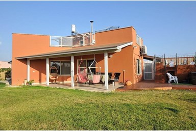 וילה רוגע בבוסתן - הבריכה והג'קוזי