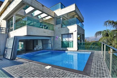 אחוזת נופים - הבריכה והנוף