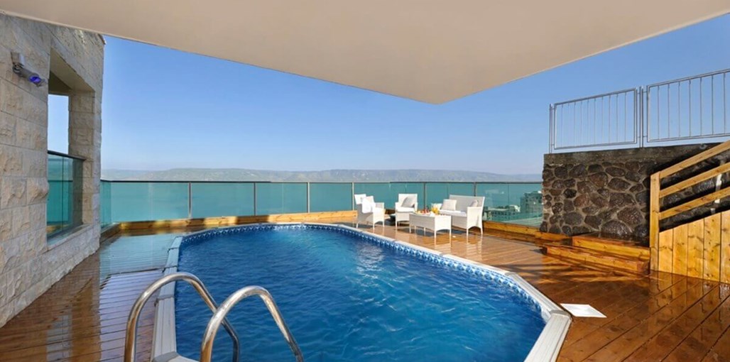 אחוזת נופים בריכה.jpg