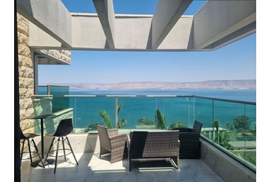 אחוזת נופים - הבריכה והנוף