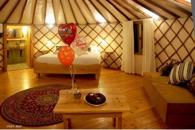 הבית של הליוס - ימי הולדת, הצעות נישואין ועוד